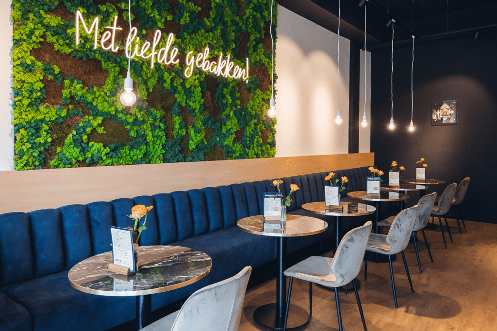 Blauwe zitbank Bakkerij Koenen