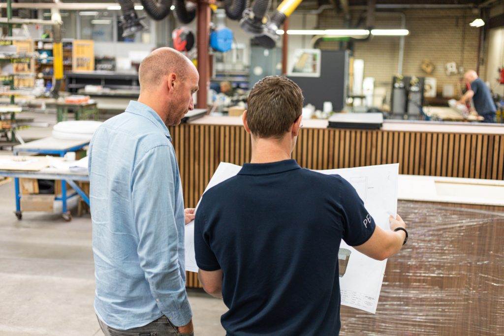 PEACK medewerkers in de werkplaats